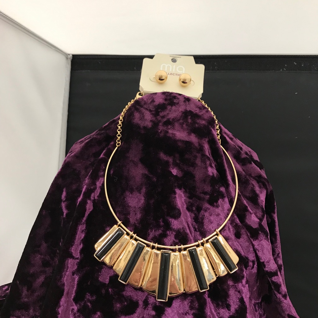 Gold Tone Necklace
